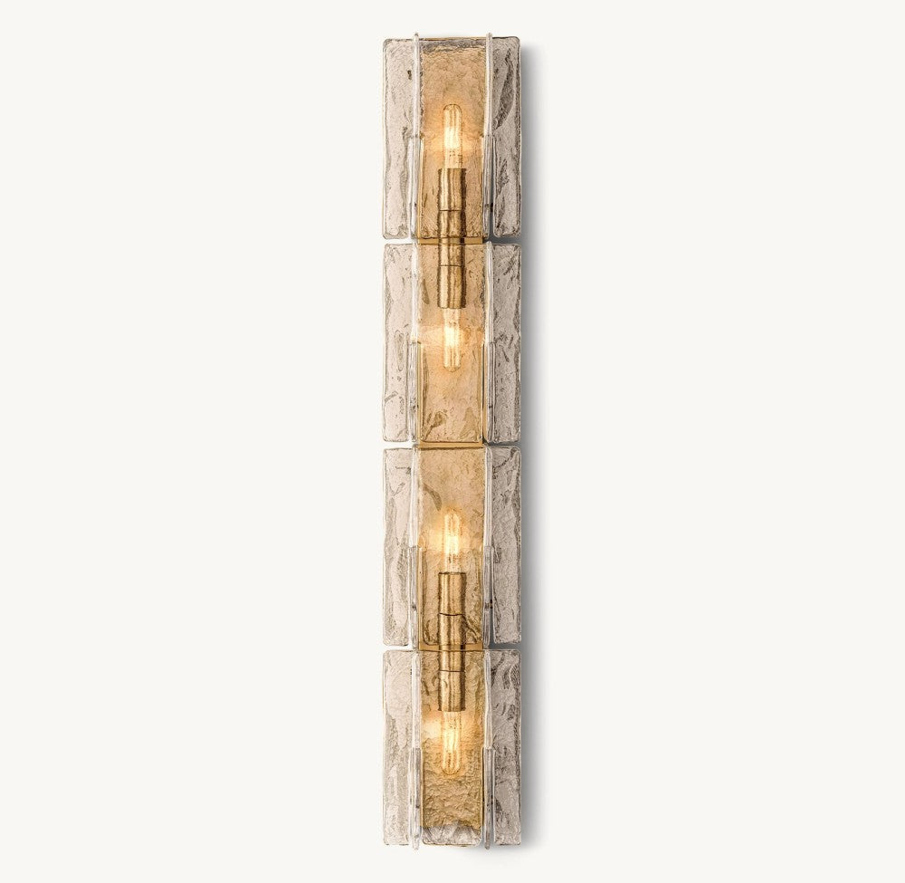 Trama Grand Sconce