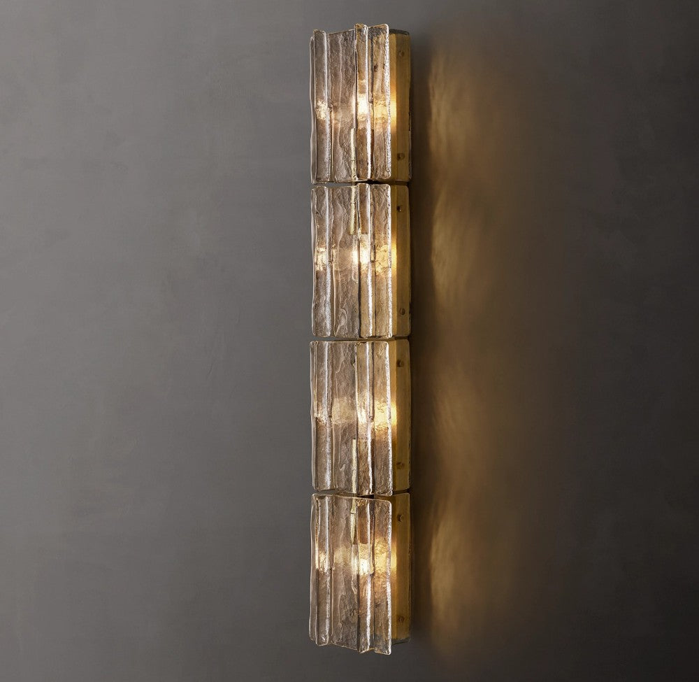 Trama Grand Sconce