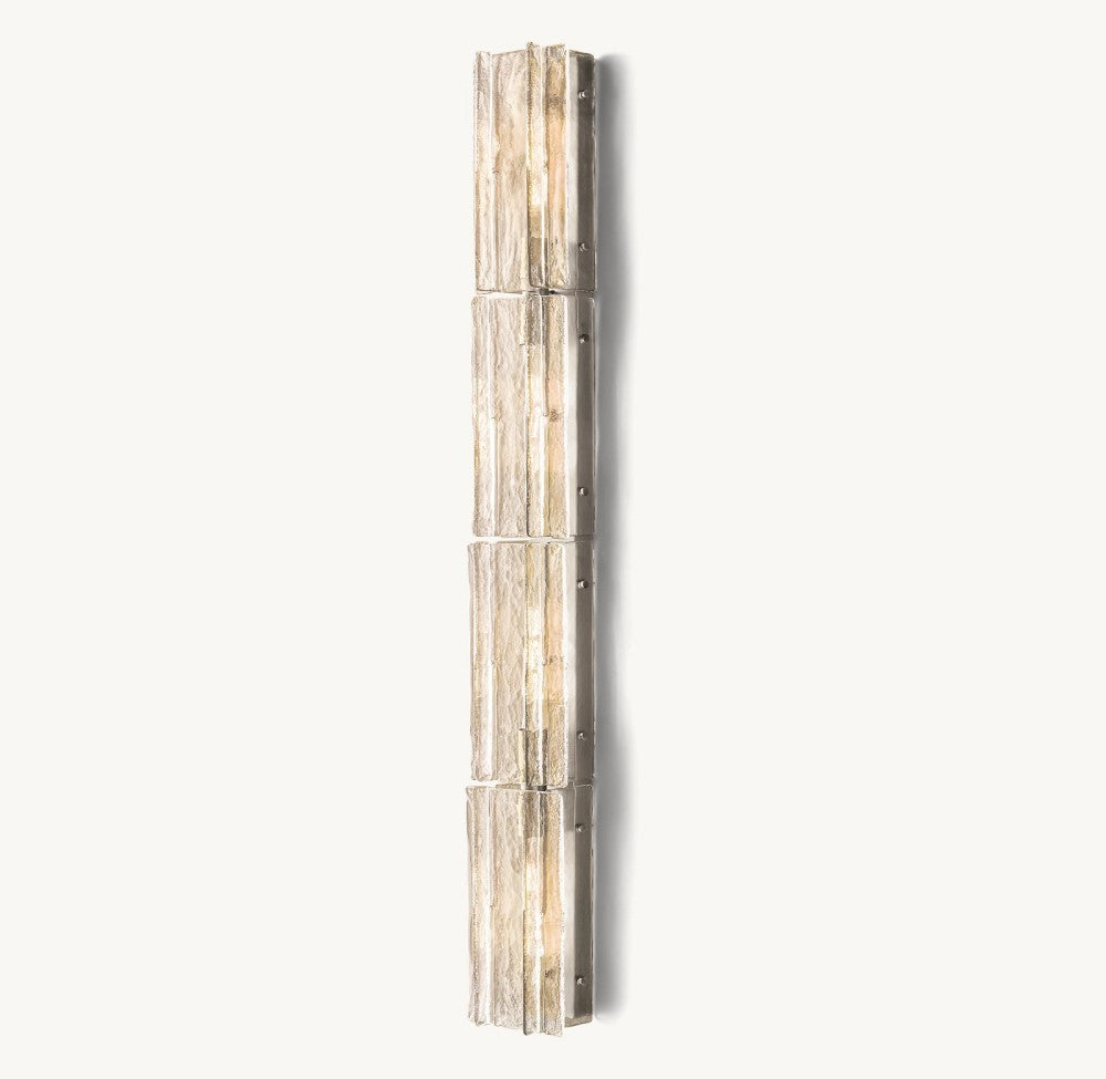 Trama Grand Sconce