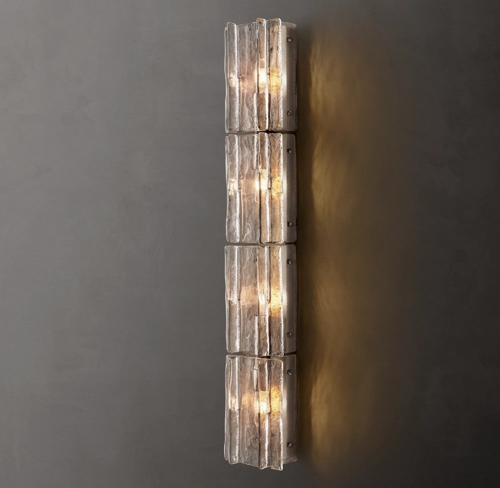 Trama Grand Sconce